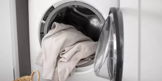 ١١ نصيحة من الخبراء للعناية بملابسك وتجنب أخطاء غسيل الملابس الشائعة